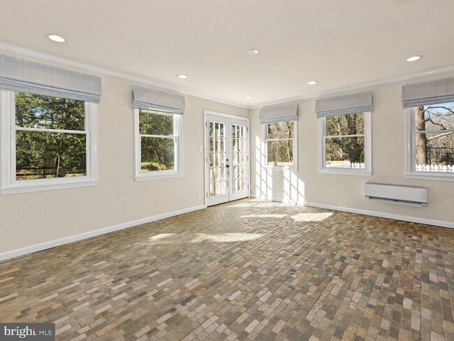 Building Photo - 326 Walker Rd