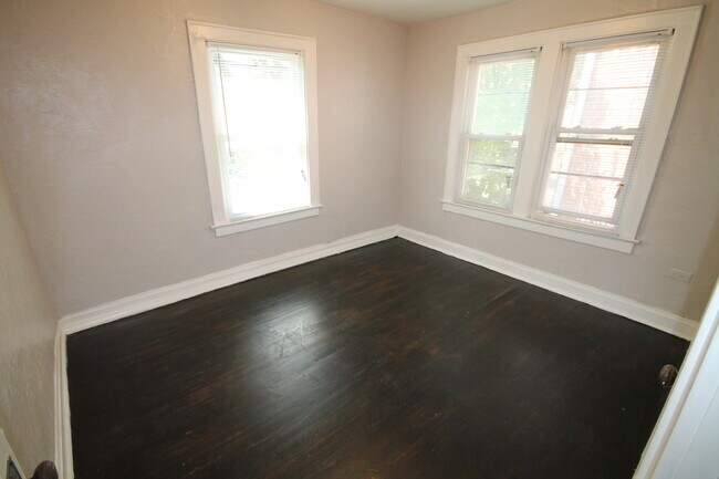 Building Photo - 356 Cliffside Dr