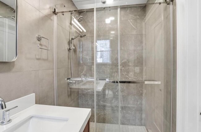 Building Photo - 233.5 Summit Ave