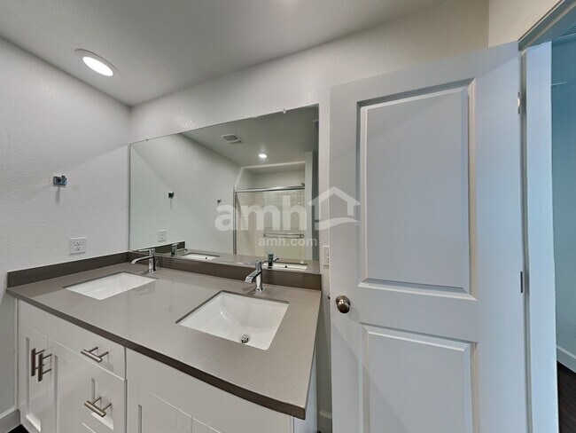 Building Photo - 8815 N 171st Dr