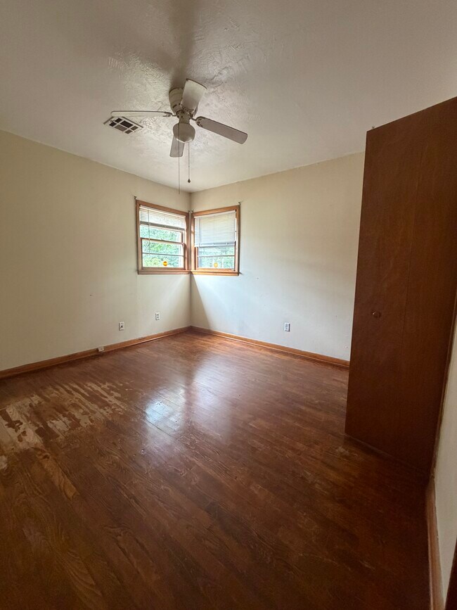Building Photo - 716 S McFarland St