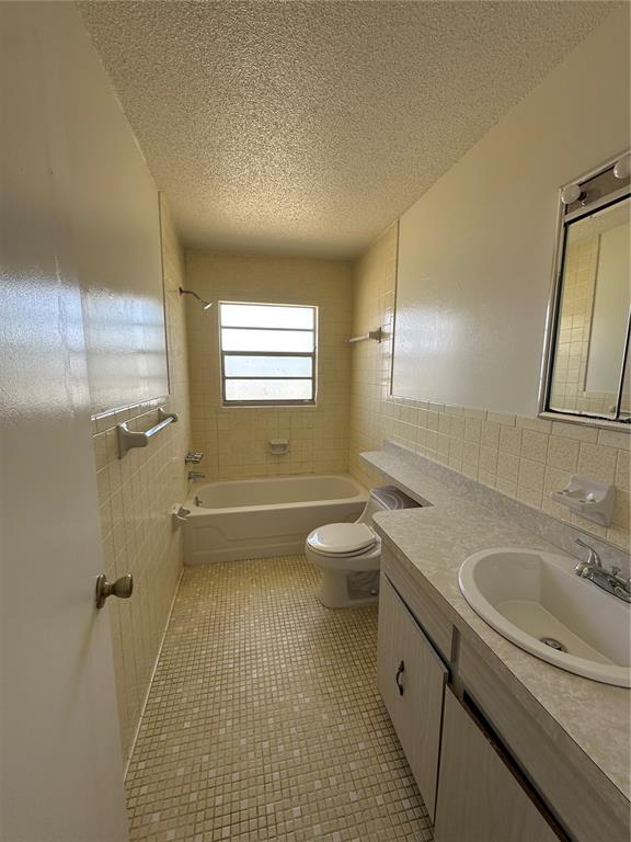 Building Photo - 10640 SE 51st Ct