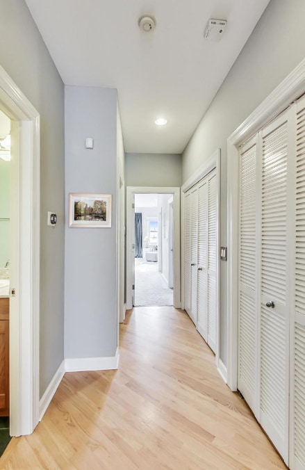 Building Photo - 2627 W Belmont Ave