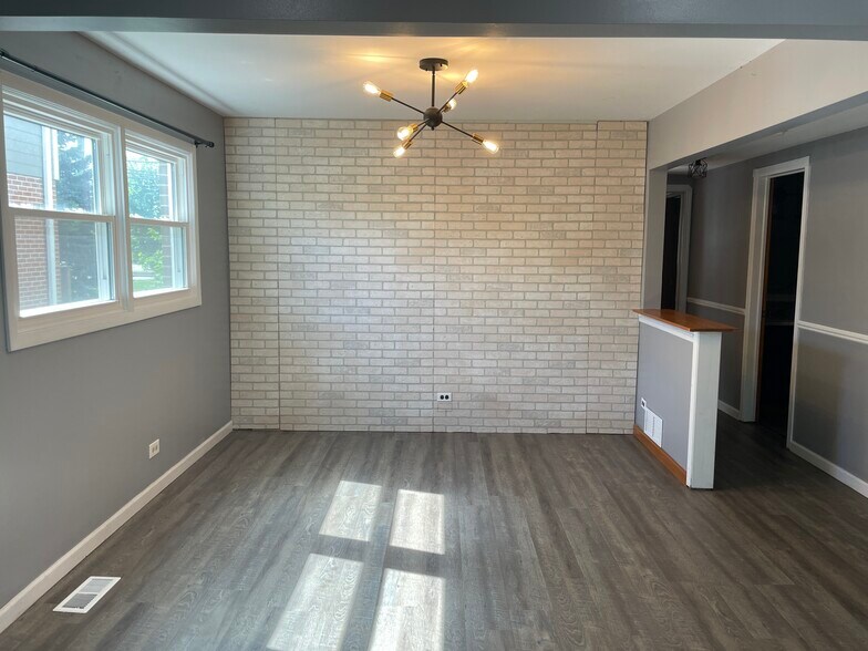Building Photo - 1105 E Ardyce Ln