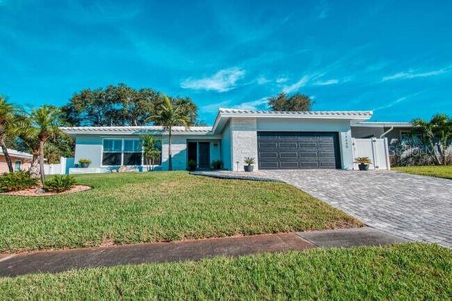 Primary Photo - 14665 Crown Dr