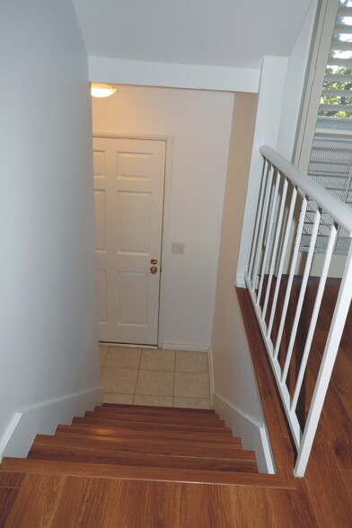 Building Photo - 9927 Independence Ave