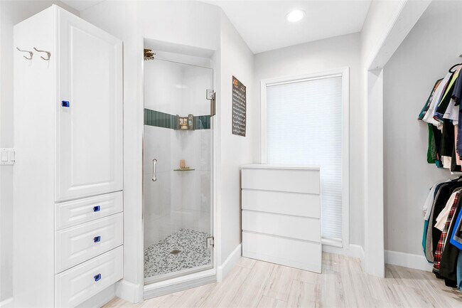 Building Photo - 913 Coconut Dr