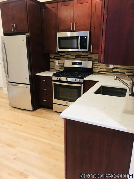 Building Photo - 45 Pratt St