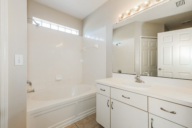 Building Photo - 454 Summer Sails Dr