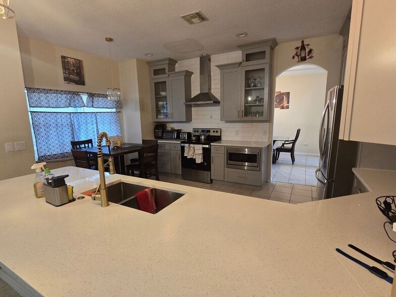 Building Photo - 2500 Baykal Dr