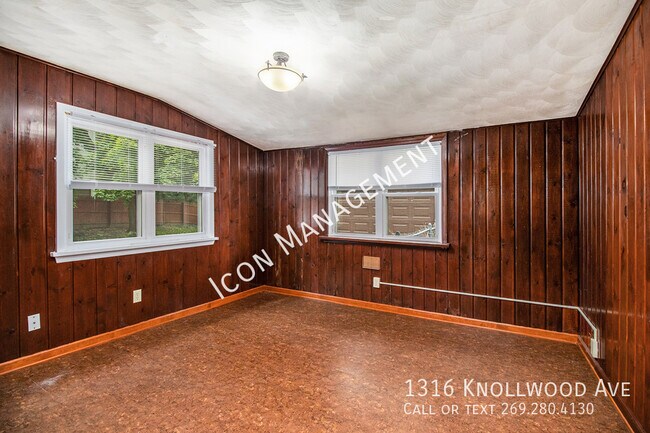 Building Photo - 1316 Knollwood Ave