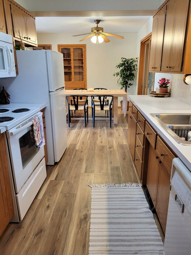 Building Photo - 3 Bedroom Unit