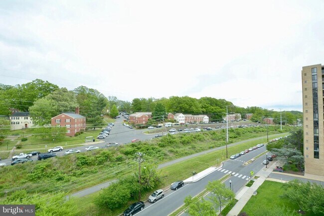 Building Photo - Bright 1BR 1B Condo | All Utilities Included | Arlington
