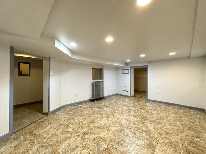 Building Photo - 4948 N Albany Ave