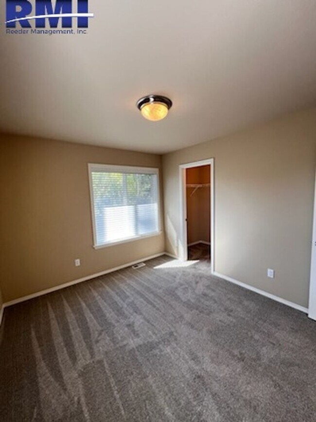 Building Photo - 11244 Borgen Loop NW