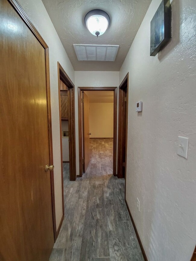 Building Photo - 3 bedroom 2 bath home in Shawnee