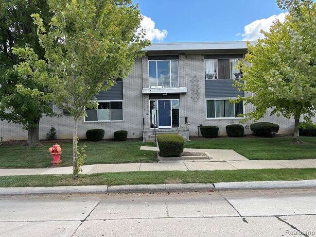 Primary Photo - 4830 Briarwood Ave
