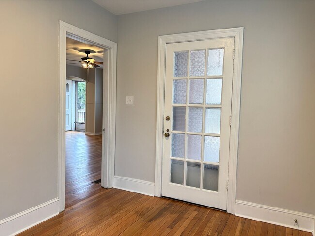 Building Photo - MOVE IN SPECIAL: 3 Bedroom, 2 Bathroom House in Eden!