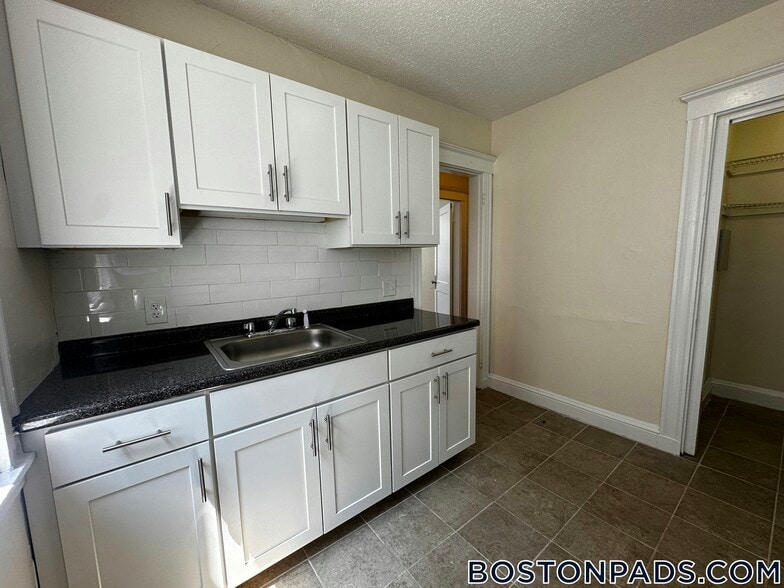 Building Photo - 5 Barrows St