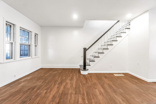 Building Photo - 236 Wood St