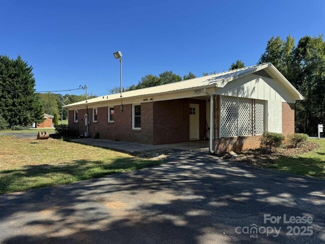 Building Photo - 4336 E Maiden Rd