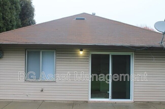 Building Photo - 3112 Groom Dr