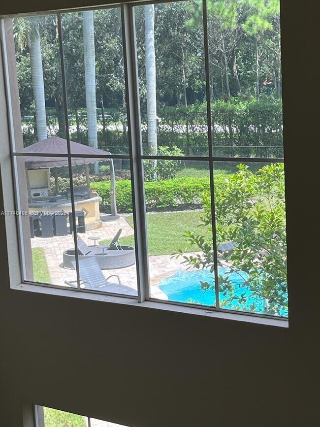 Building Photo - 2750 Jockey Cir