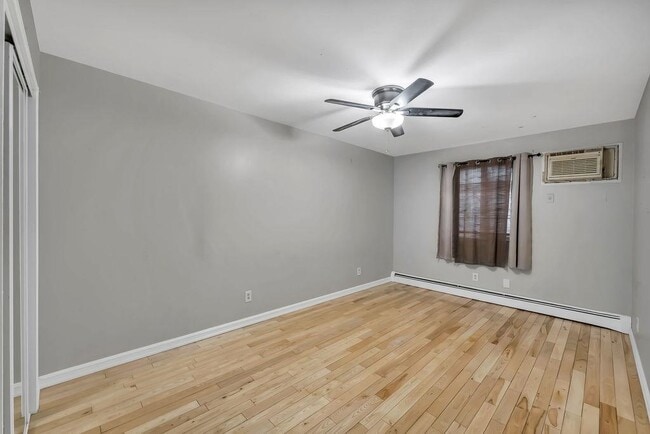 Building Photo - 226 49th St
