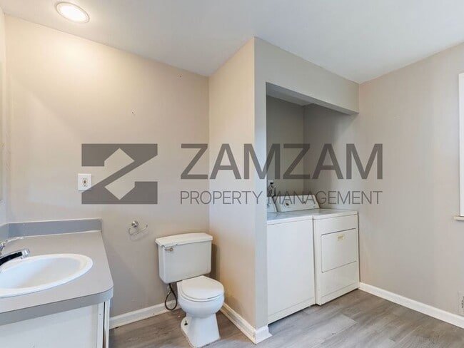 Building Photo - 7583 Hudson Ave