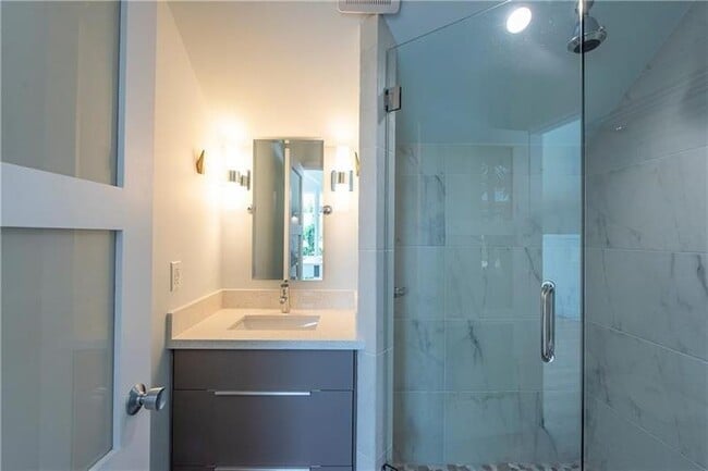 Building Photo - 824 NE 17th Way