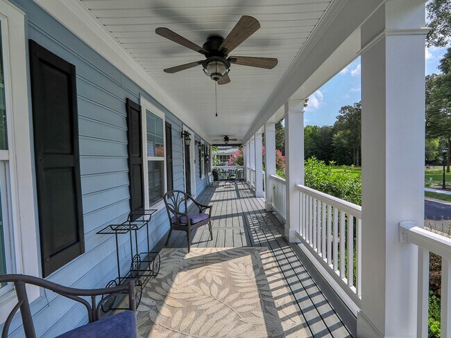 Building Photo - Spacious 3BR / 3.5BA Single family home • 2,500 Sq Ft • Baywood
