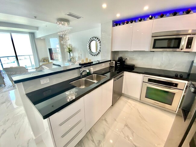 Building Photo - 253 NE 2nd St