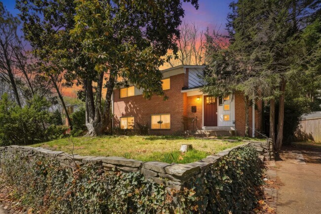 Building Photo - 9717 Hedin Dr