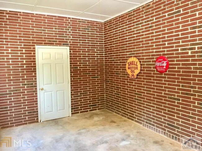 Building Photo - 1145 Lavender Rd