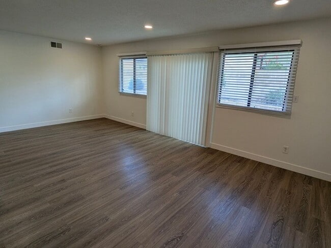 Building Photo - 3 BR / 2 BA Single Story Home in Serra Mesa