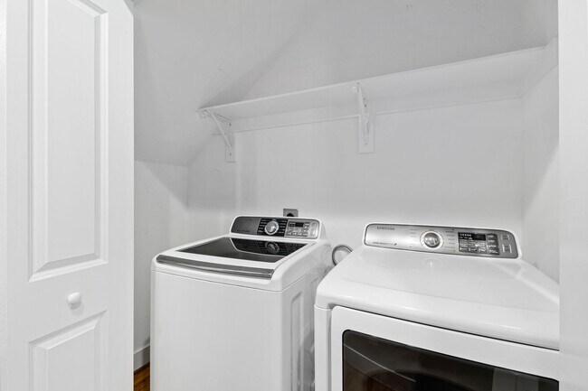 Building Photo - Charming Cape Cod in Tuscaloosa Lakewood!