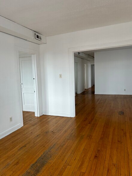 Building Photo - 511 Lake St
