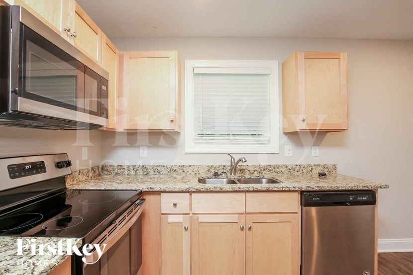 Building Photo - 665 Wilson St