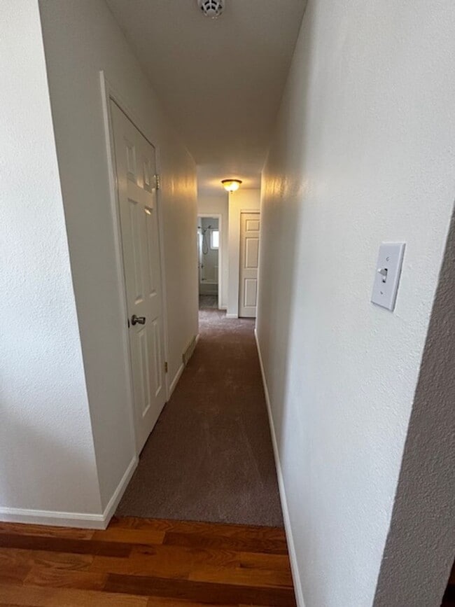 Building Photo - Cute 5 Bedroom 3 Bath Single Family Home