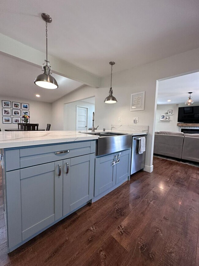 Building Photo - Open Floor Plan in this Stunning 3 bedroom 2 bath home in Imperial Beach!