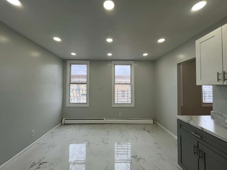 Building Photo - 677 Kennedy Blvd