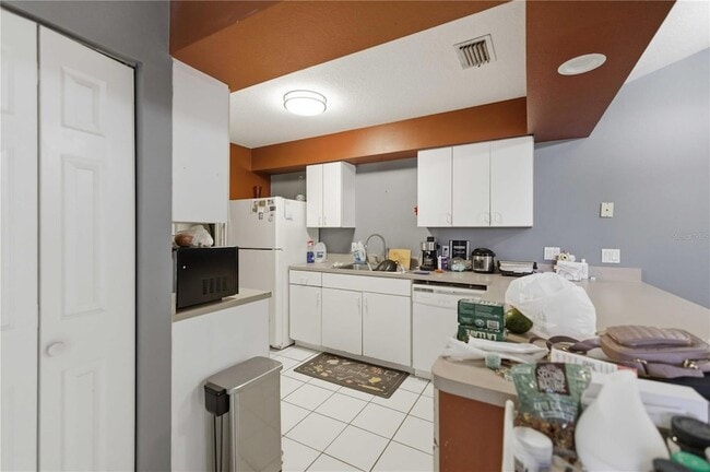 Building Photo - 7818 NE 21 Ave