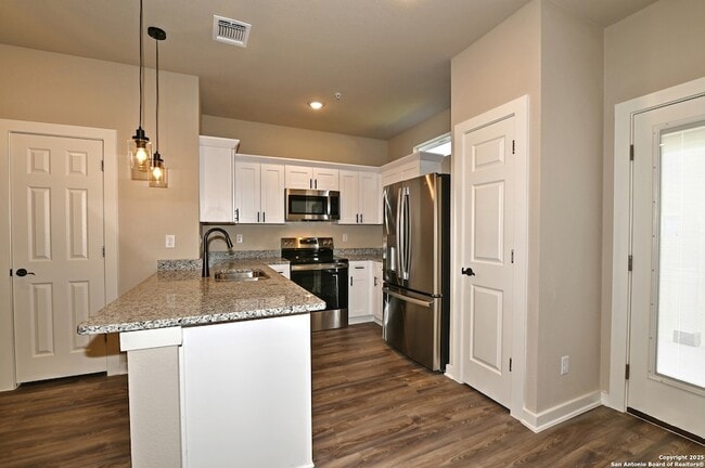 Building Photo - 11323 Clearmine St