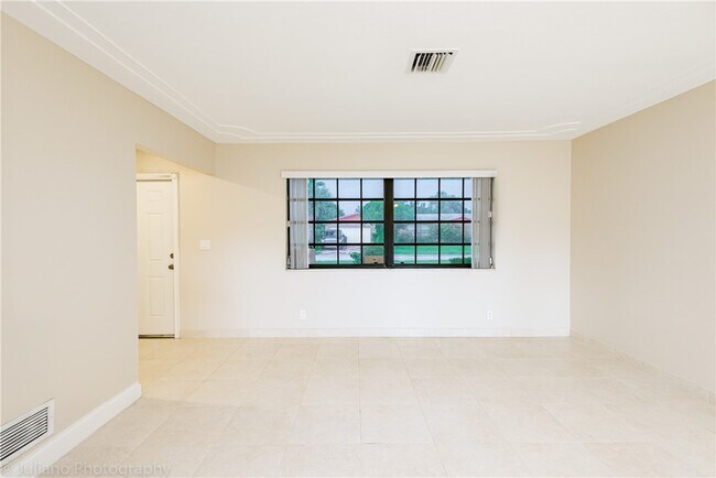 Building Photo - 5051 N Hwy A1A