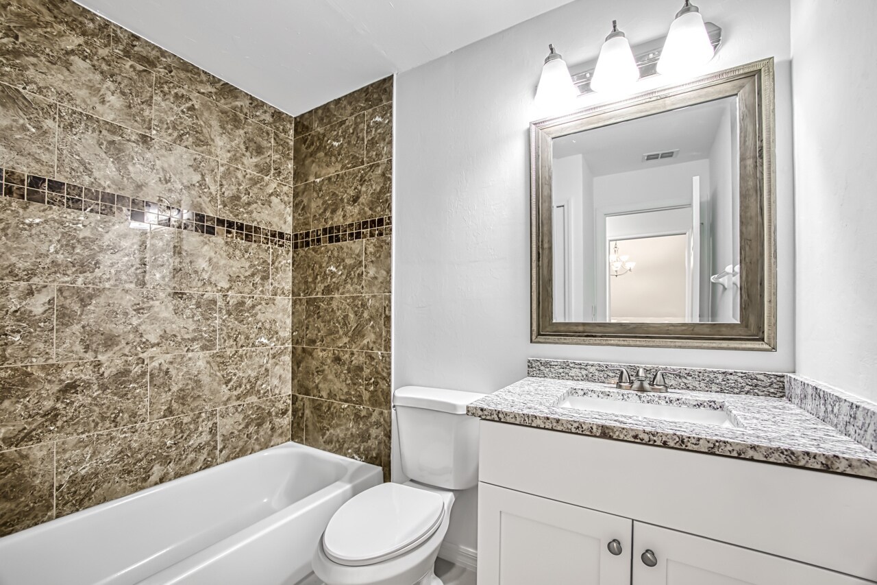 Building Photo - 16840 Sanibel Sunset Ct