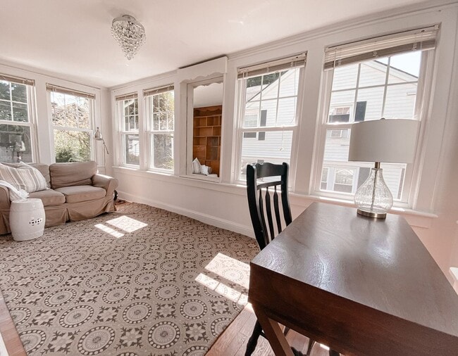 Building Photo - Short-Term Single Family Home Rental - Desirable Neighborhood