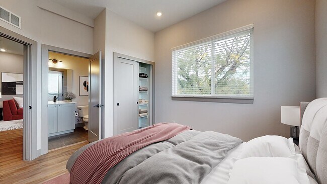 Building Photo - Dio