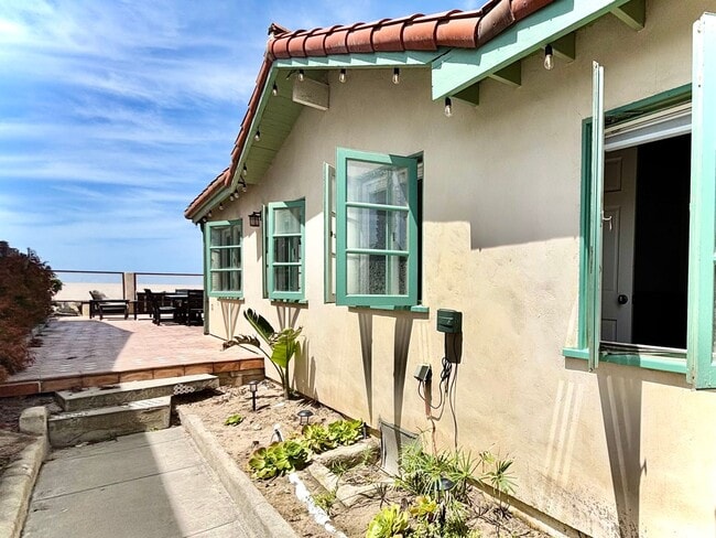 Building Photo - 1205O | Spanish Beach Bungalow Retreat | M...