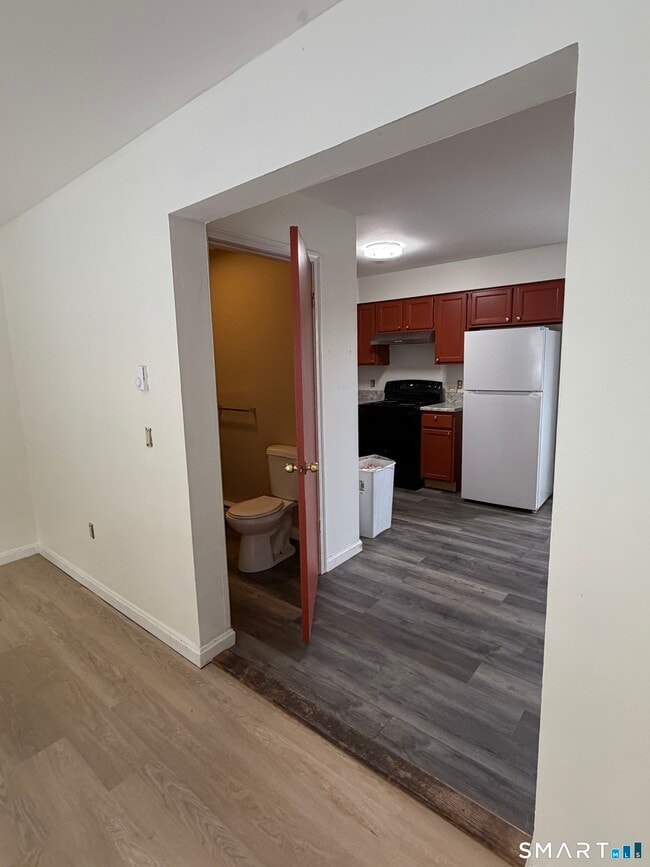 Building Photo - 138 Maple St