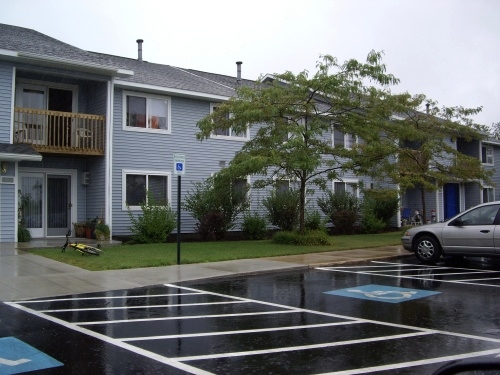 Primary Photo - Lakeview Apartments